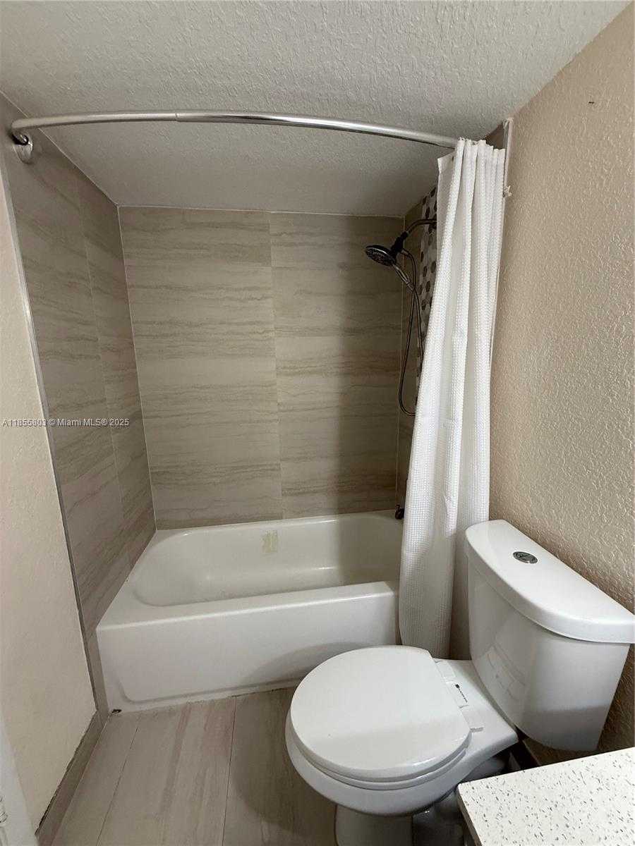 Small Image of 2740 WEST 76TH ST #204, Hialeah Number 12