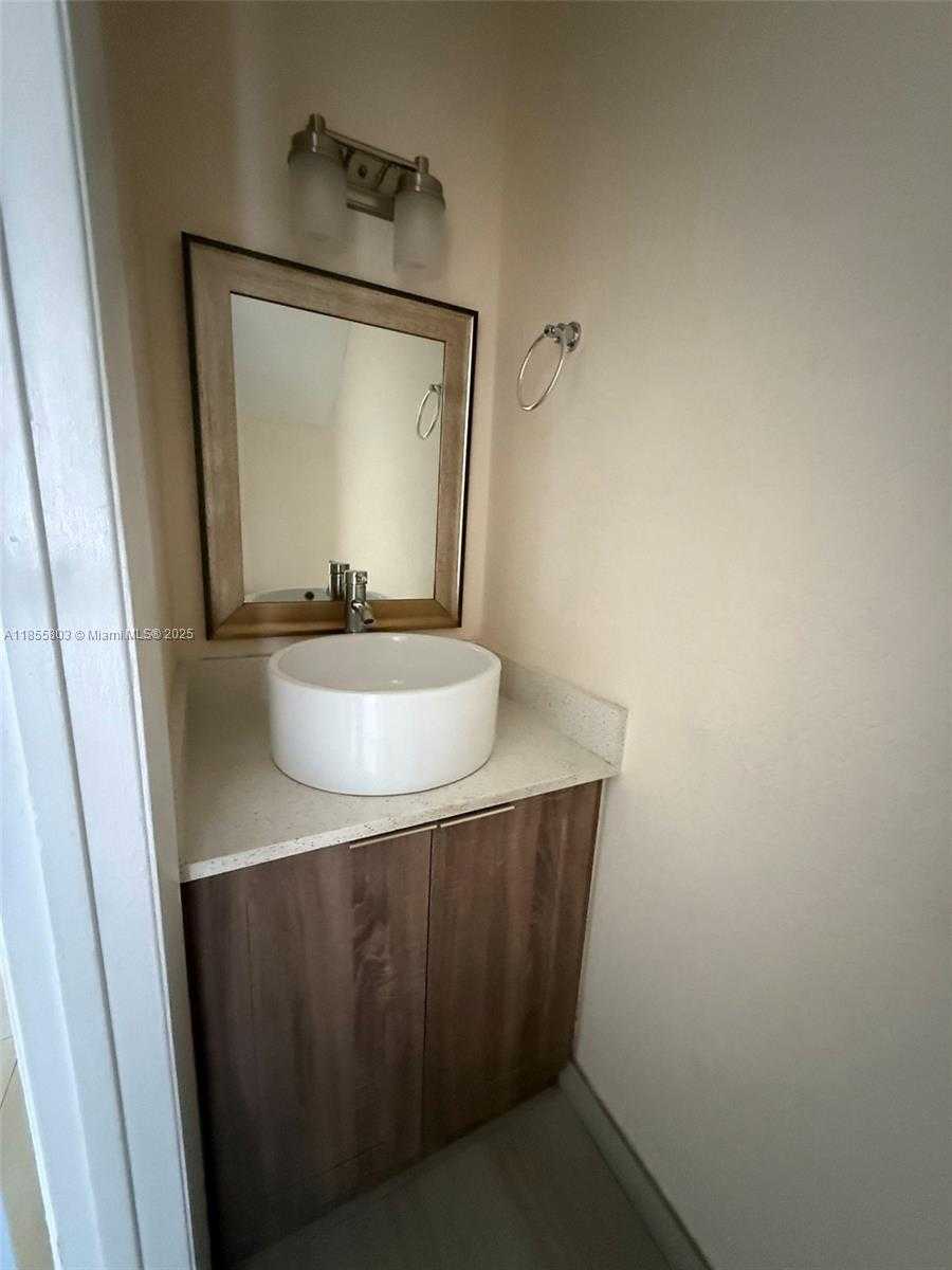 Small Image of 2740 WEST 76TH ST #204, Hialeah Number 5