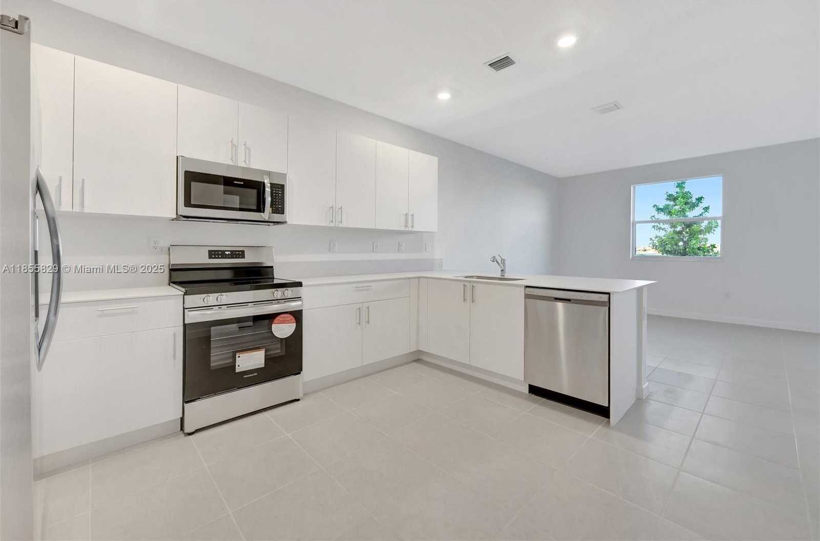 Small Image of 2813 SOUTH EAST 25TH AVE #2813, Homestead Number 10
