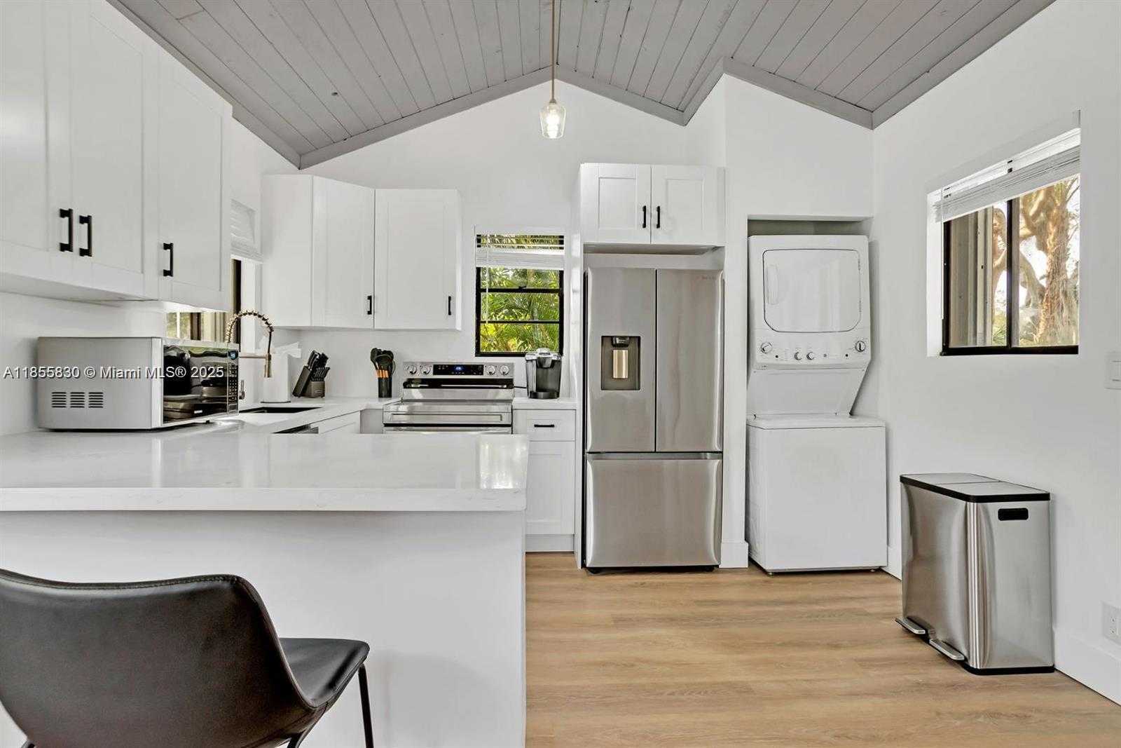 Small Image of 317 LAUDERDALE #3, Fort Lauderdale Number 17