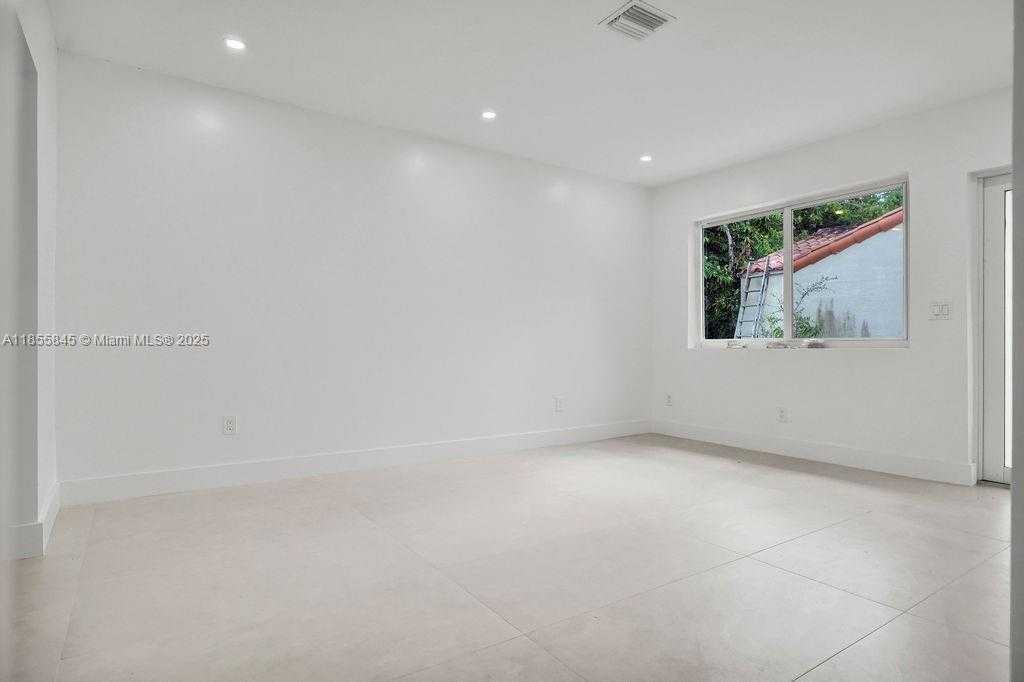 Small Image of 10767 NORTH EAST 2ND AVE #1, Miami Number 4