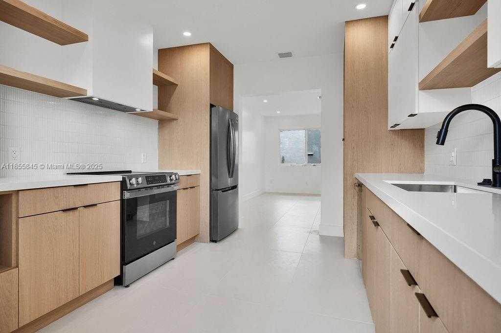 Small Image of 10767 NORTH EAST 2ND AVE #1, Miami Number 7