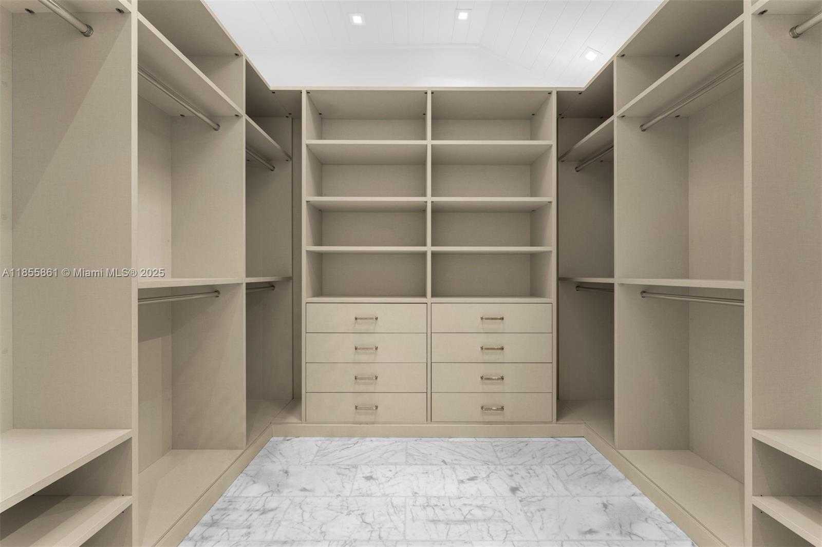 Small Image of 6675 ROXBURY LN, Miami Beach Number 10