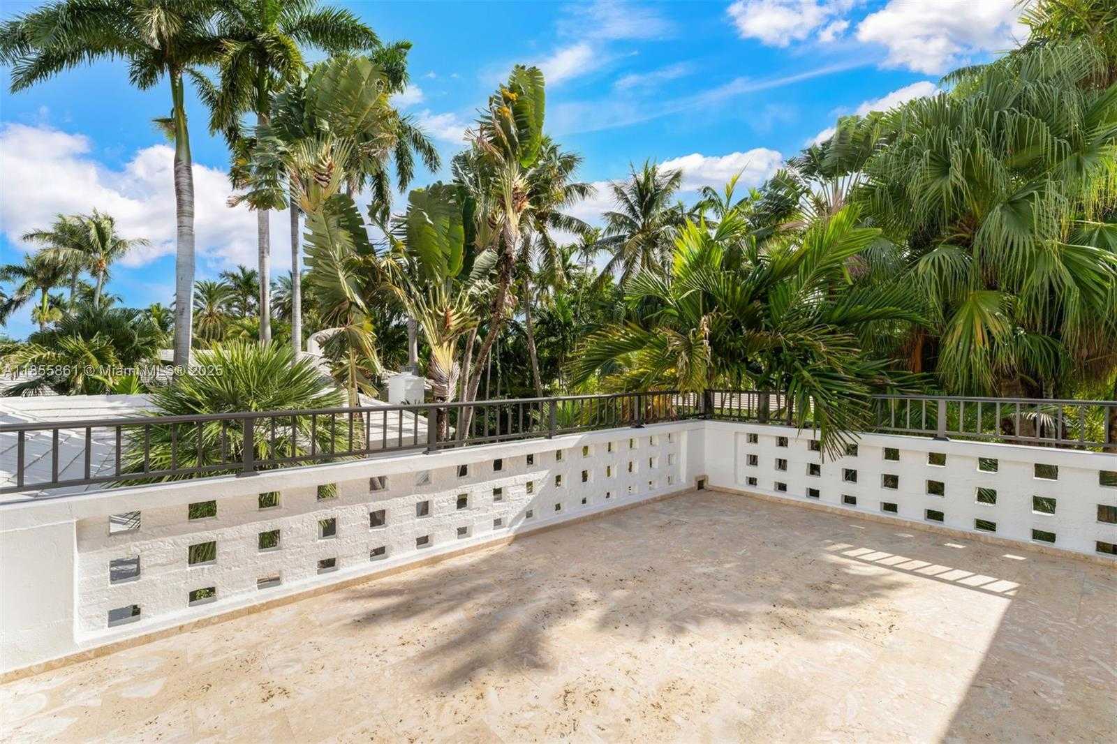 Small Image of 6675 ROXBURY LN, Miami Beach Number 12