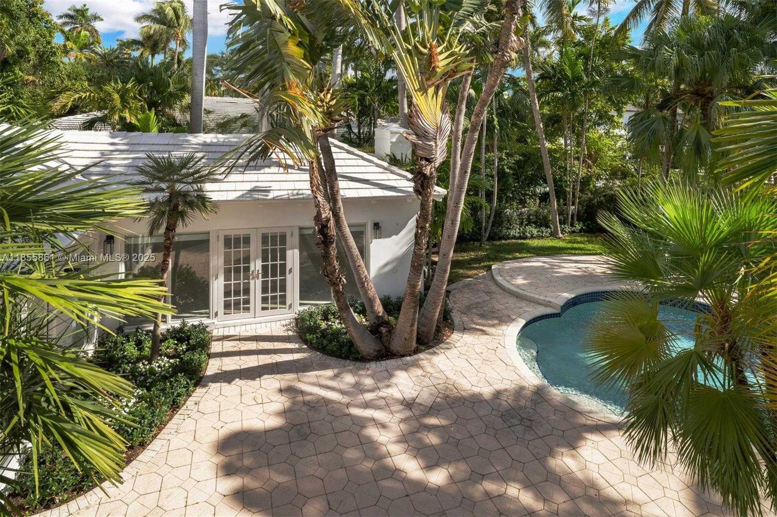 Small Image of 6675 ROXBURY LN, Miami Beach Number 13
