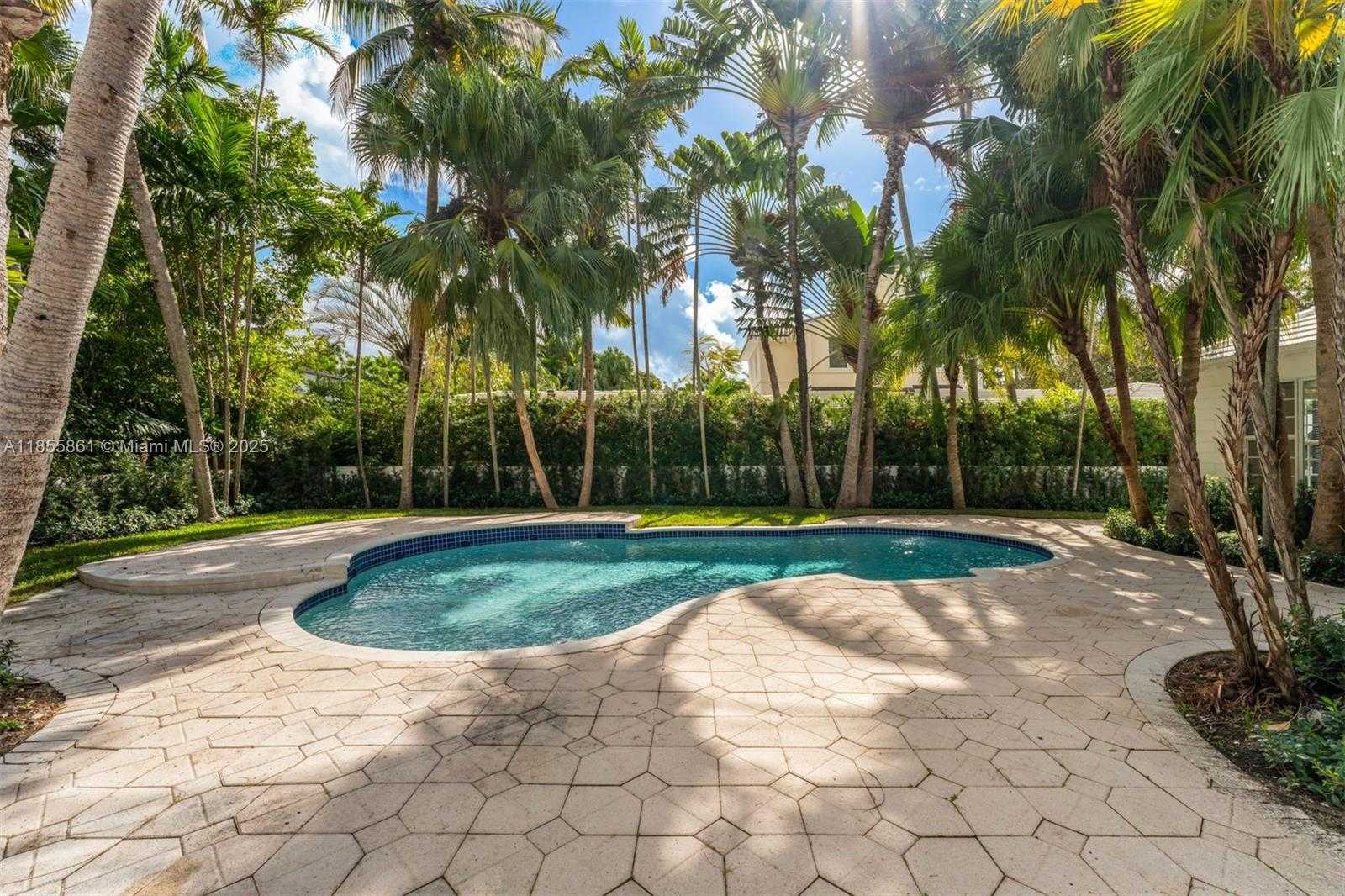 Small Image of 6675 ROXBURY LN, Miami Beach Number 14
