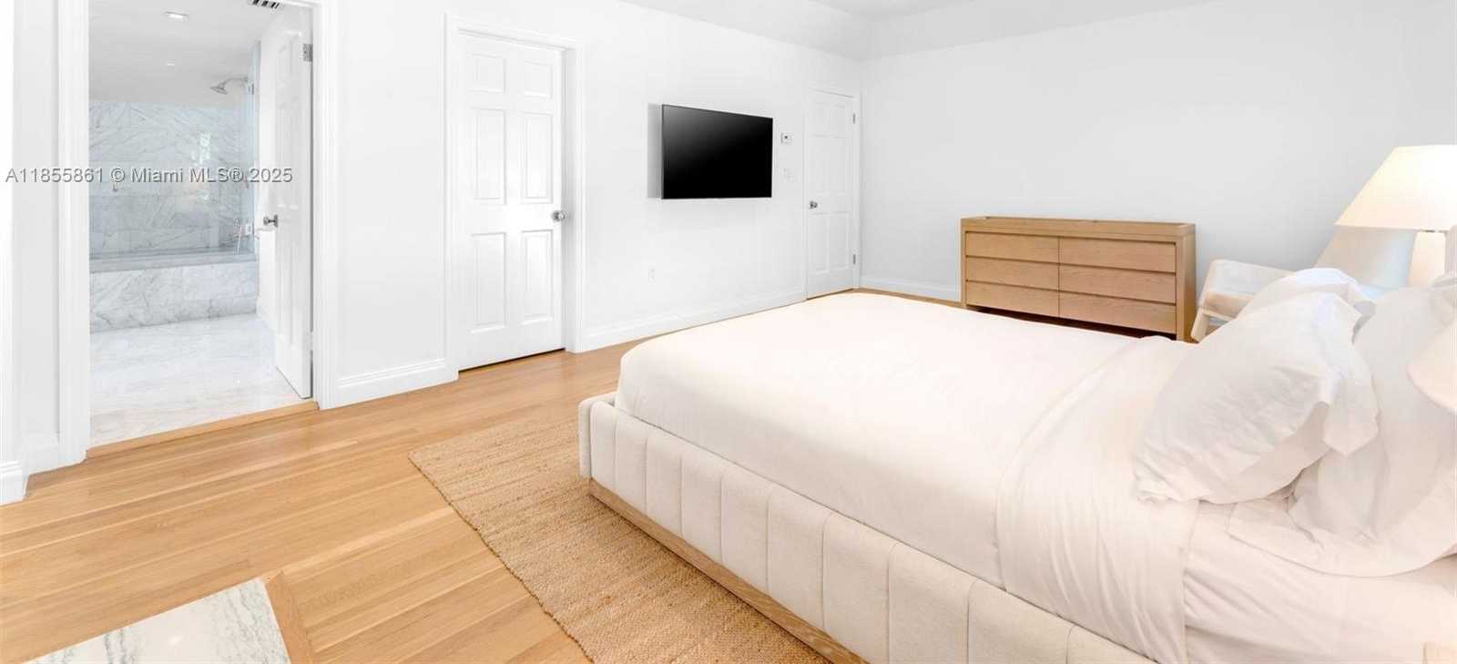 Small Image of 6675 ROXBURY LN, Miami Beach Number 17