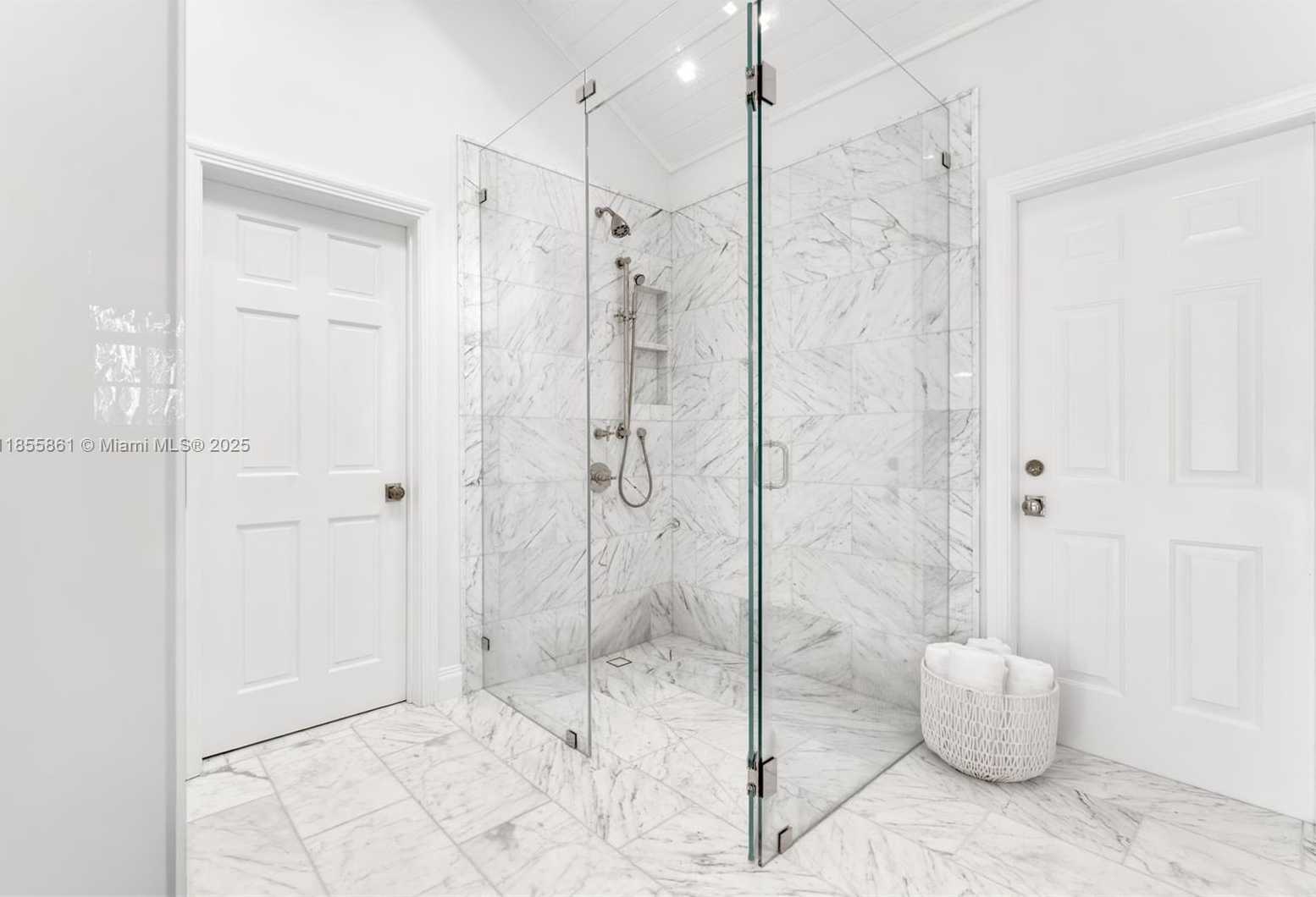 Small Image of 6675 ROXBURY LN, Miami Beach Number 36