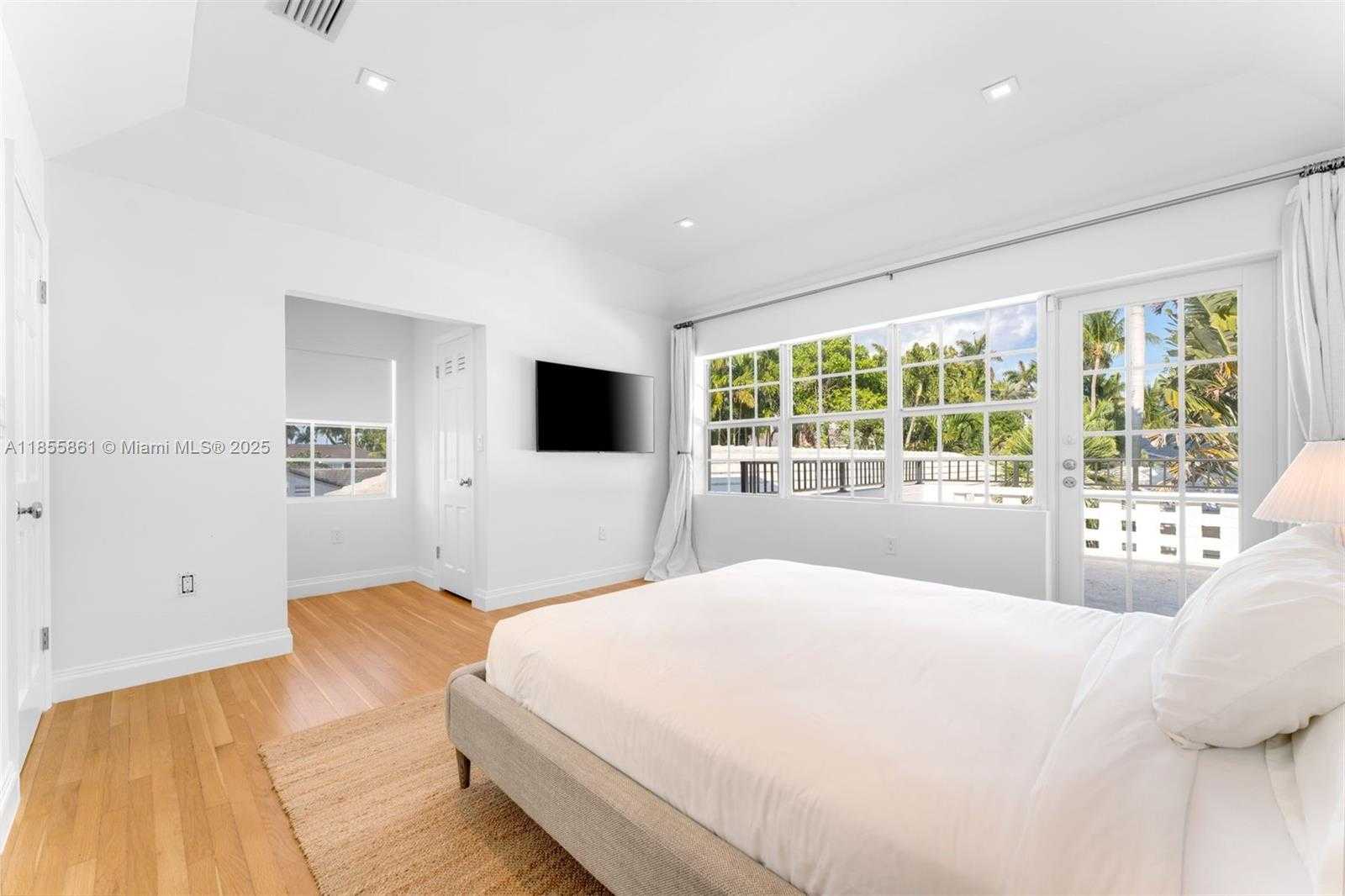 Small Image of 6675 ROXBURY LN, Miami Beach Number 40