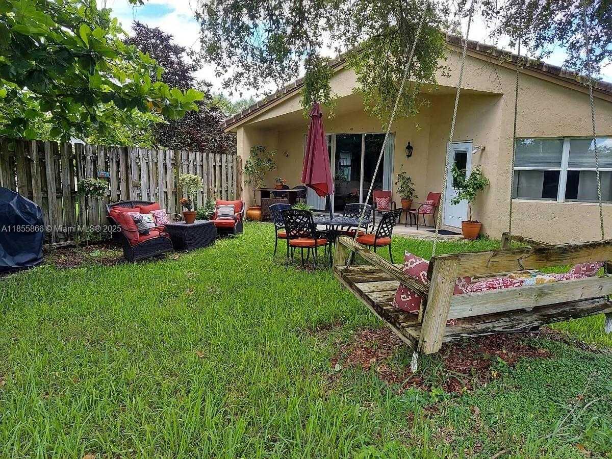 Small Image of 1110 NORTH WEST 171ST TER, Pembroke Pines Number 14