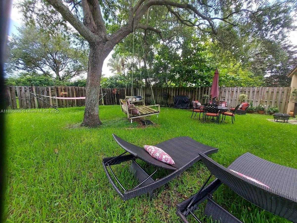 Small Image of 1110 NORTH WEST 171ST TER, Pembroke Pines Number 15