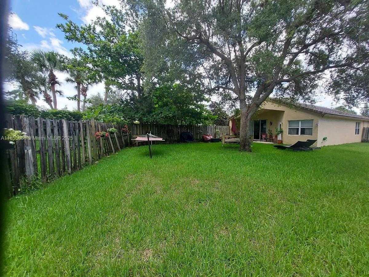 Small Image of 1110 NORTH WEST 171ST TER, Pembroke Pines Number 16