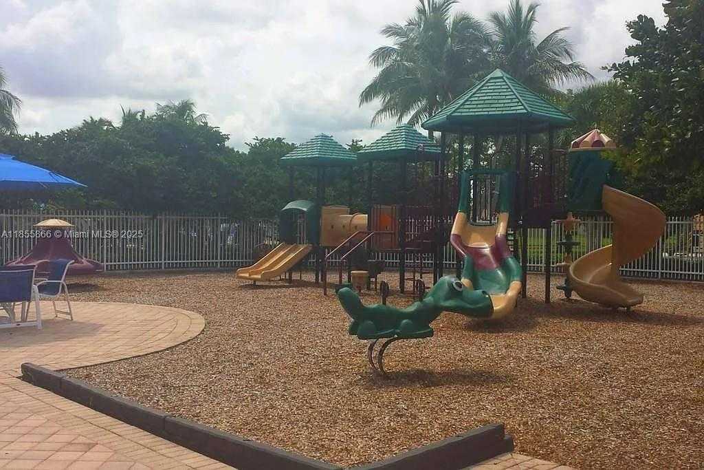 Small Image of 1110 NORTH WEST 171ST TER, Pembroke Pines Number 22
