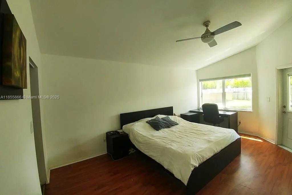 Small Image of 1110 NORTH WEST 171ST TER, Pembroke Pines Number 5