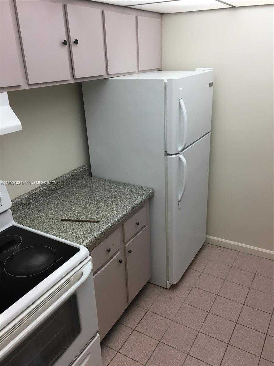 Small Image of 14221 NORTH KENDALL DR #305C, Miami Number 5