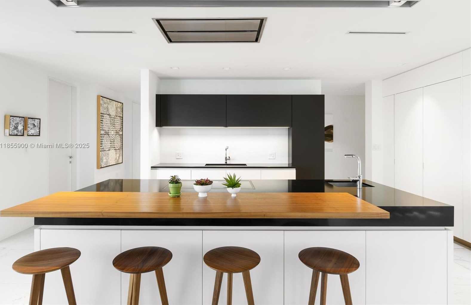 Small Image of 1000 BISCAYNE BLVD #4901, Miami Number 27