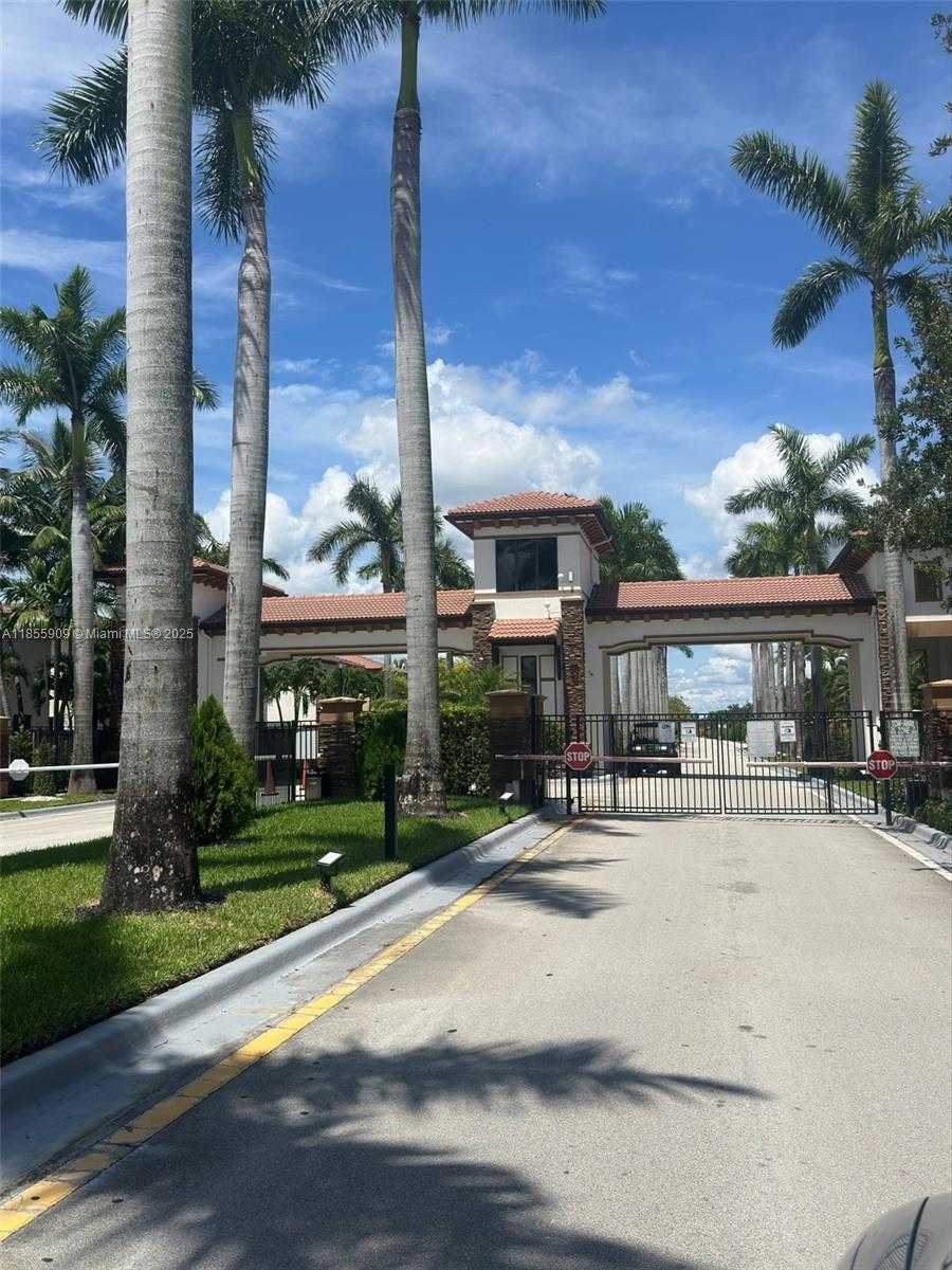 Small Image of 9941 NORTH WEST 86TH TER #9941, Doral Number 3