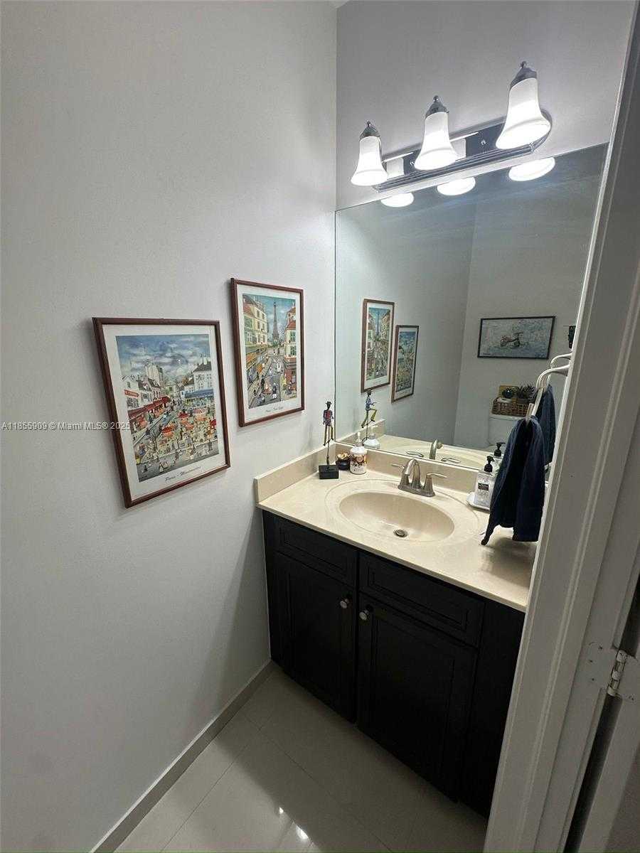 Small Image of 9941 NORTH WEST 86TH TER #9941, Doral Number 34