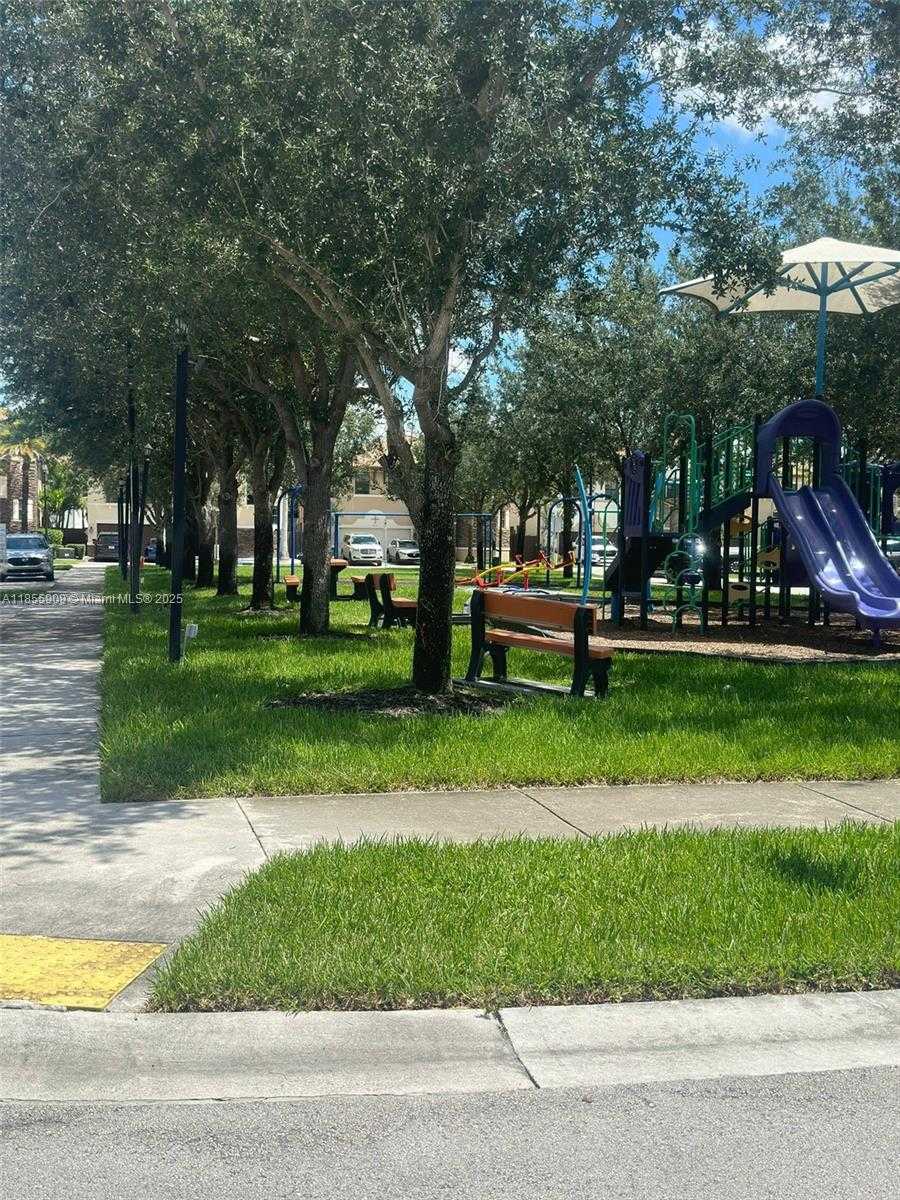 Small Image of 9941 NORTH WEST 86TH TER #9941, Doral Number 38