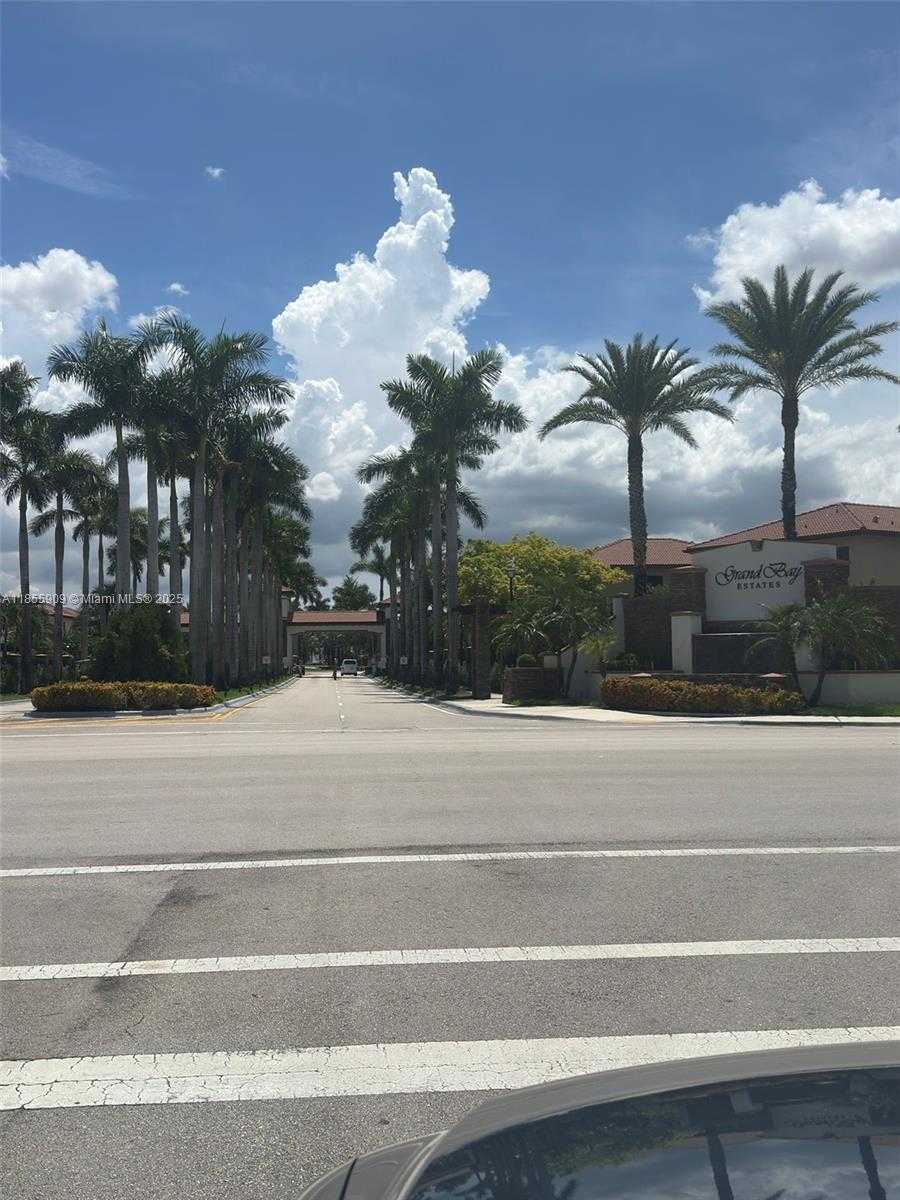 Small Image of 9941 NORTH WEST 86TH TER #9941, Doral Number 4