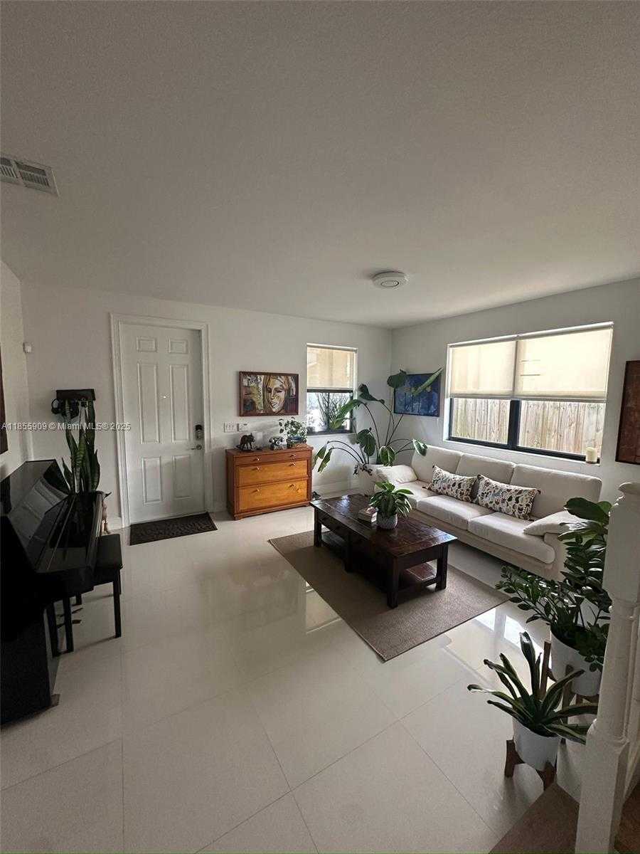 Small Image of 9941 NORTH WEST 86TH TER #9941, Doral Number 5