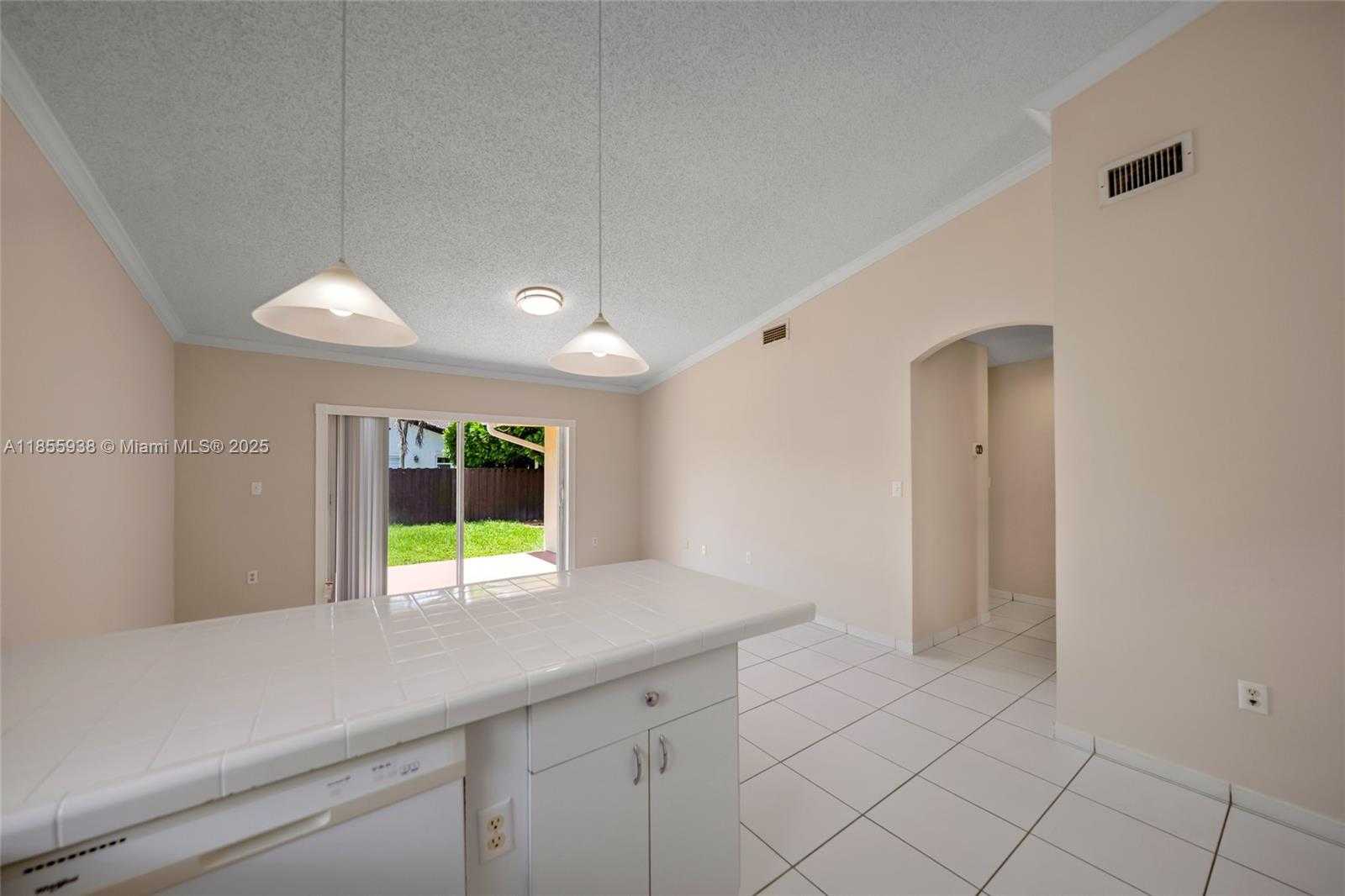 Small Image of 14208 SOUTH WEST 23RD ST, Miami Number 17