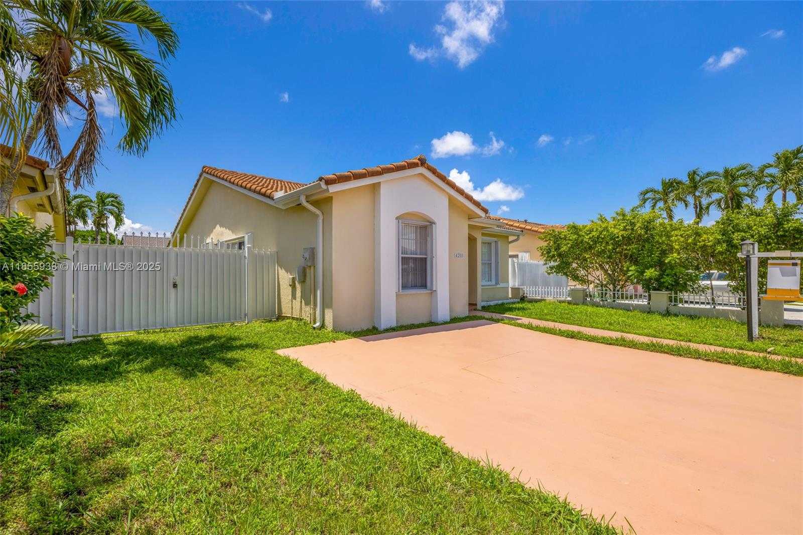 Small Image of 14208 SOUTH WEST 23RD ST, Miami Number 2