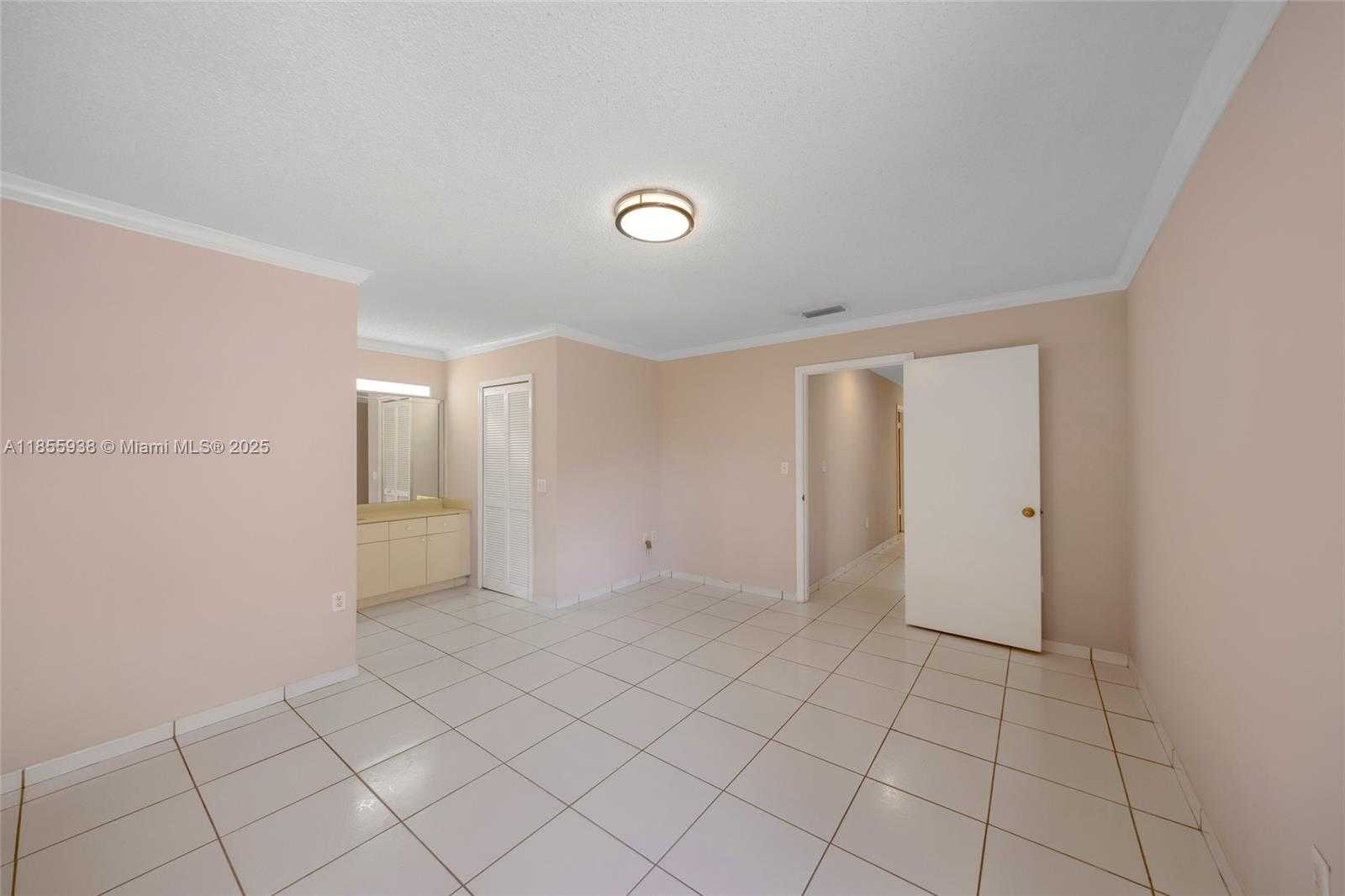 Small Image of 14208 SOUTH WEST 23RD ST, Miami Number 26