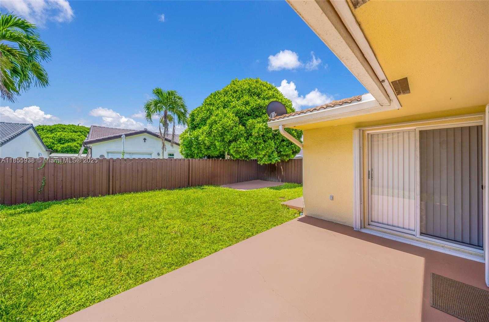 Small Image of 14208 SOUTH WEST 23RD ST, Miami Number 4