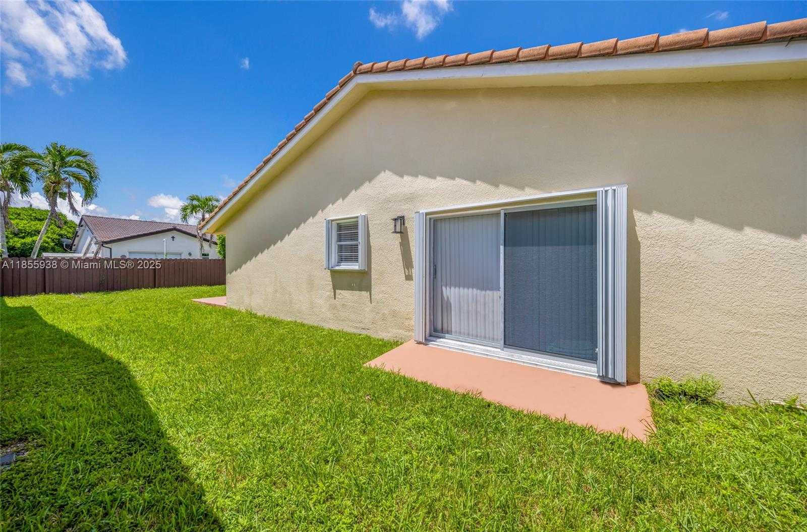 Small Image of 14208 SOUTH WEST 23RD ST, Miami Number 41