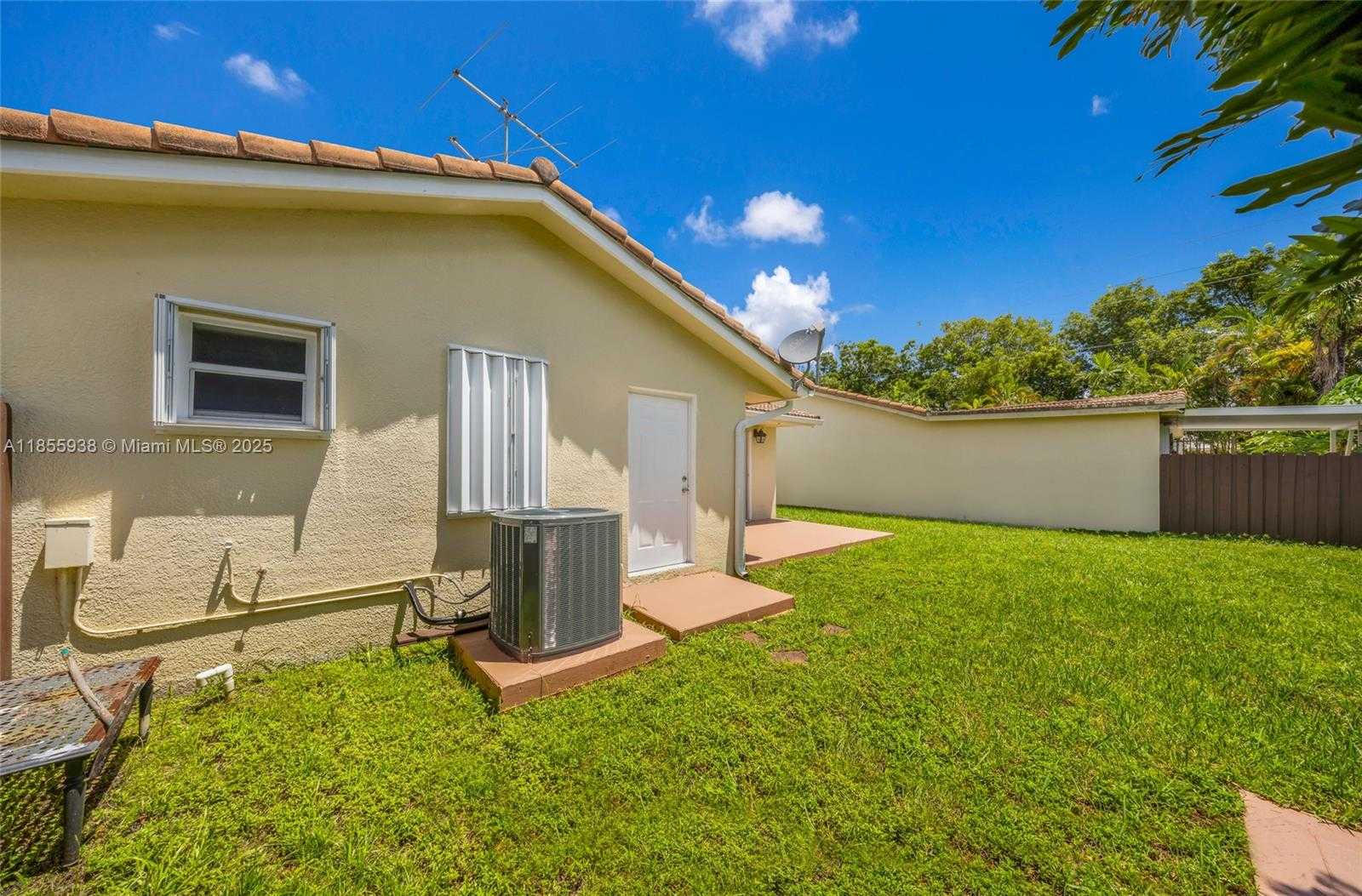 Small Image of 14208 SOUTH WEST 23RD ST, Miami Number 42