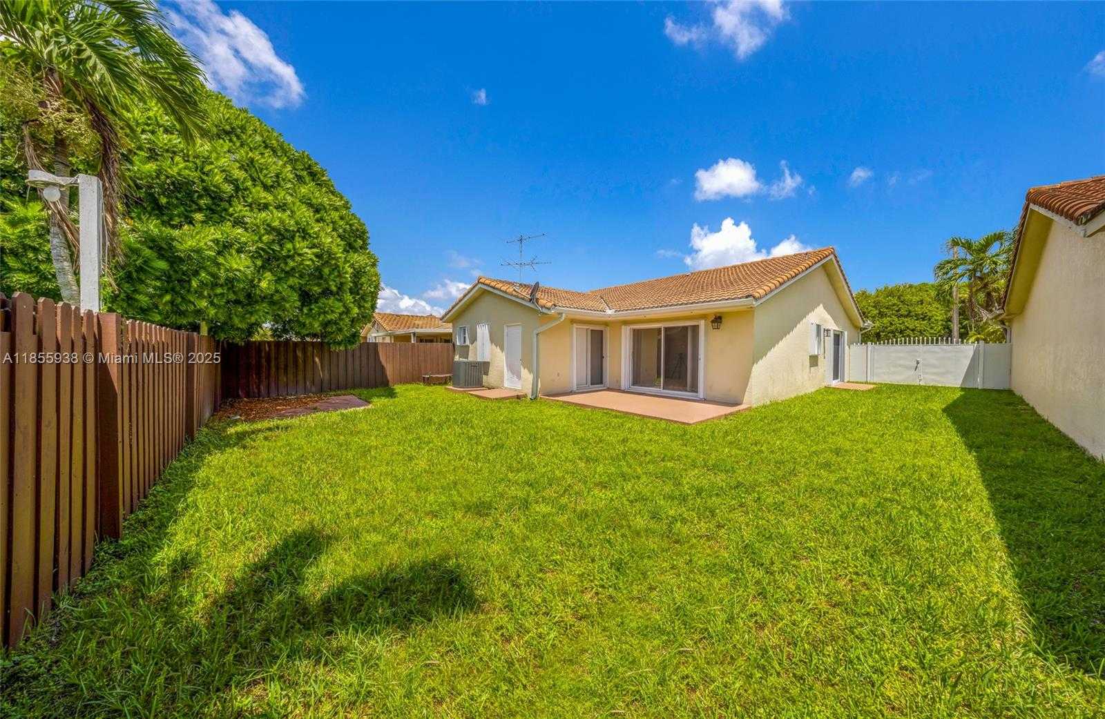 Small Image of 14208 SOUTH WEST 23RD ST, Miami Number 6