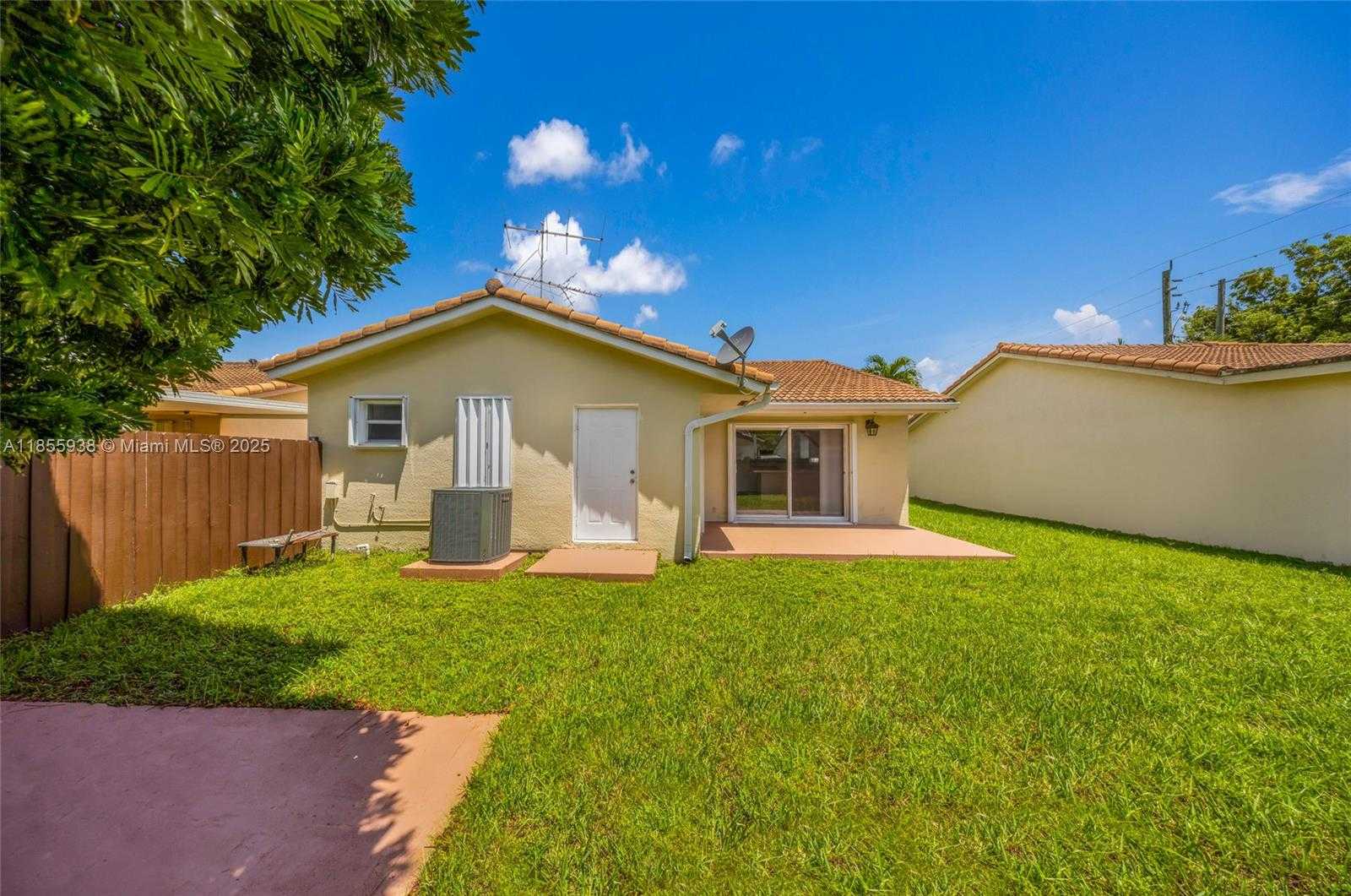 Small Image of 14208 SOUTH WEST 23RD ST, Miami Number 7