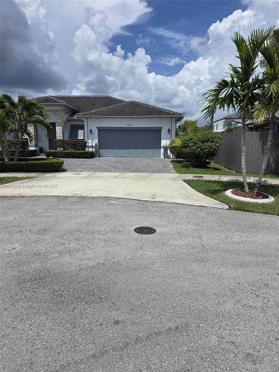 Small Image of 10965 SOUTH WEST 169TH TER, Miami Number 2