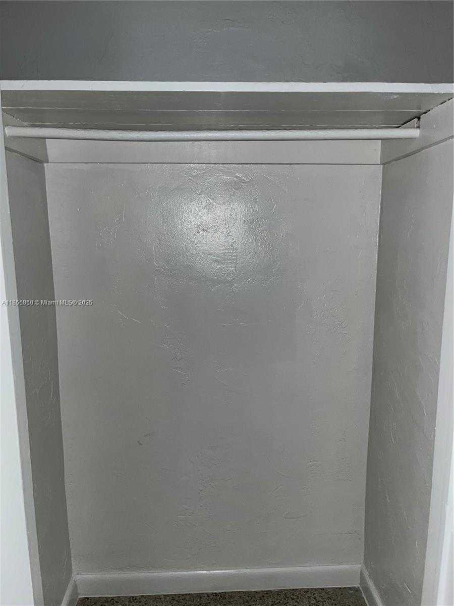 Small Image of 2023 TAYLOR ST #2023, Hollywood Number 10