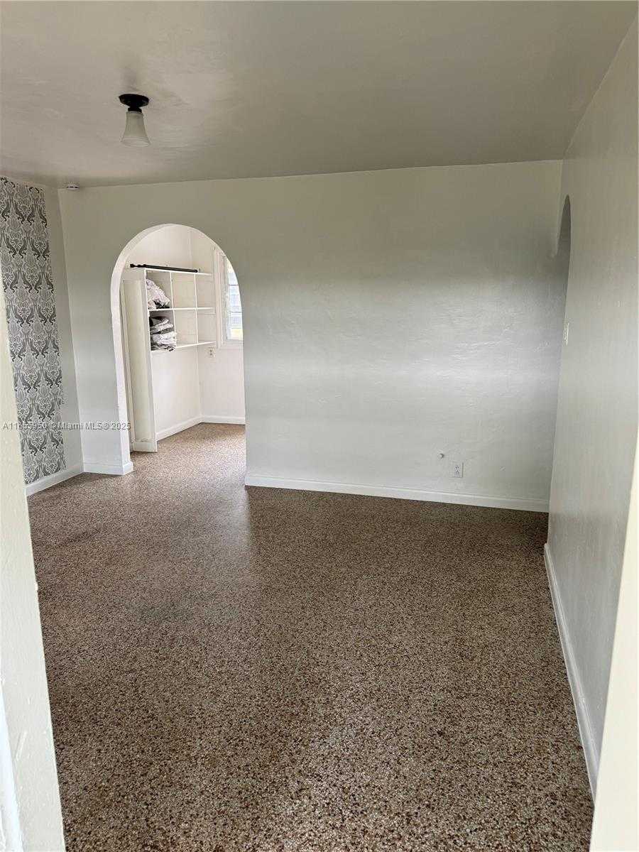 Small Image of 2023 TAYLOR ST #2023, Hollywood Number 11