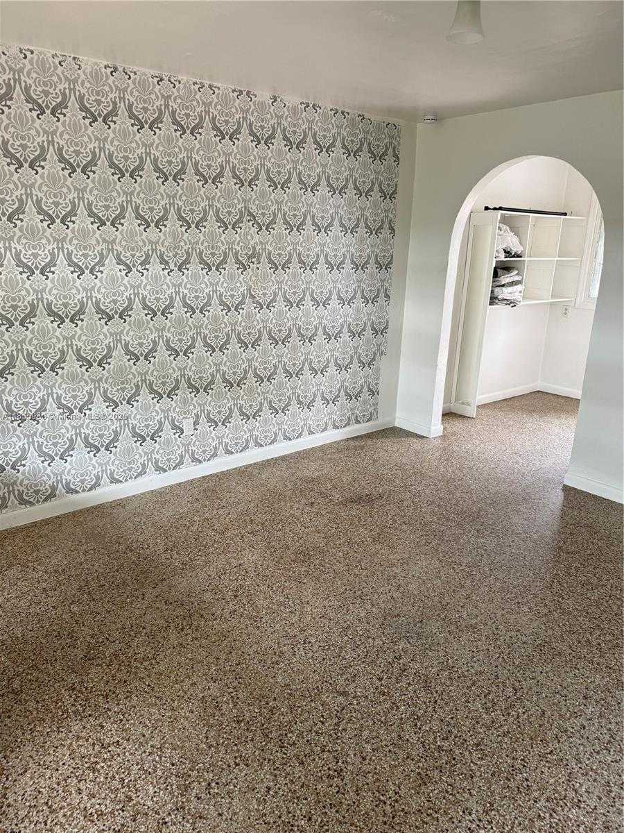 Small Image of 2023 TAYLOR ST #2023, Hollywood Number 12