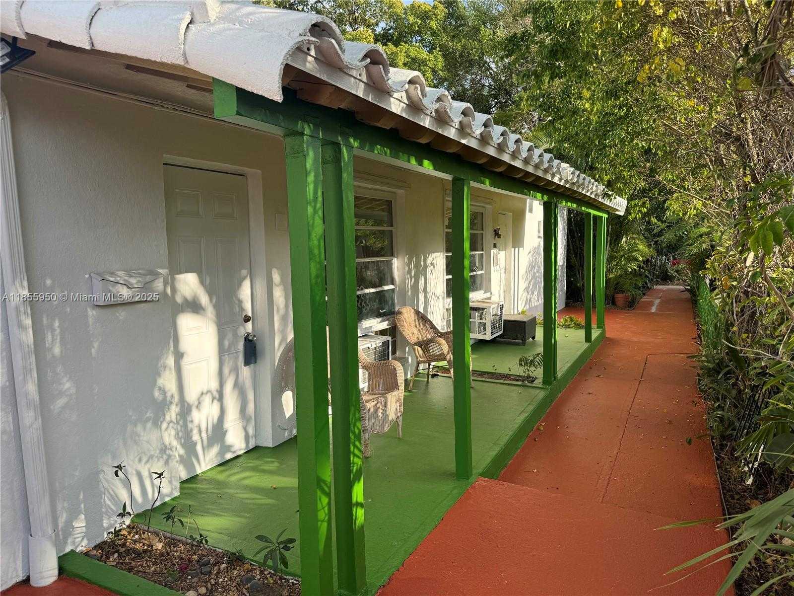 Small Image of 2023 TAYLOR ST #2023, Hollywood Number 4