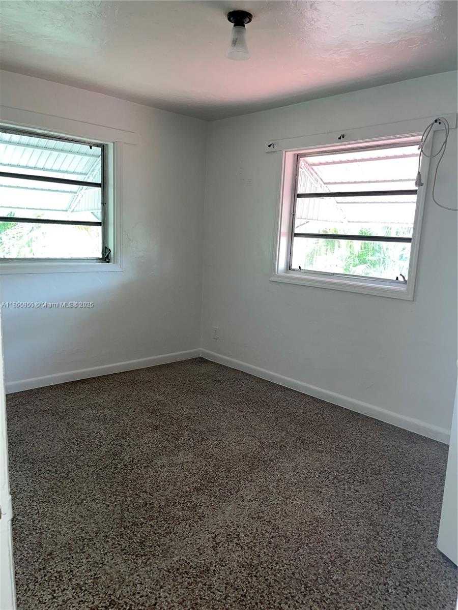 Small Image of 2023 TAYLOR ST #2023, Hollywood Number 6