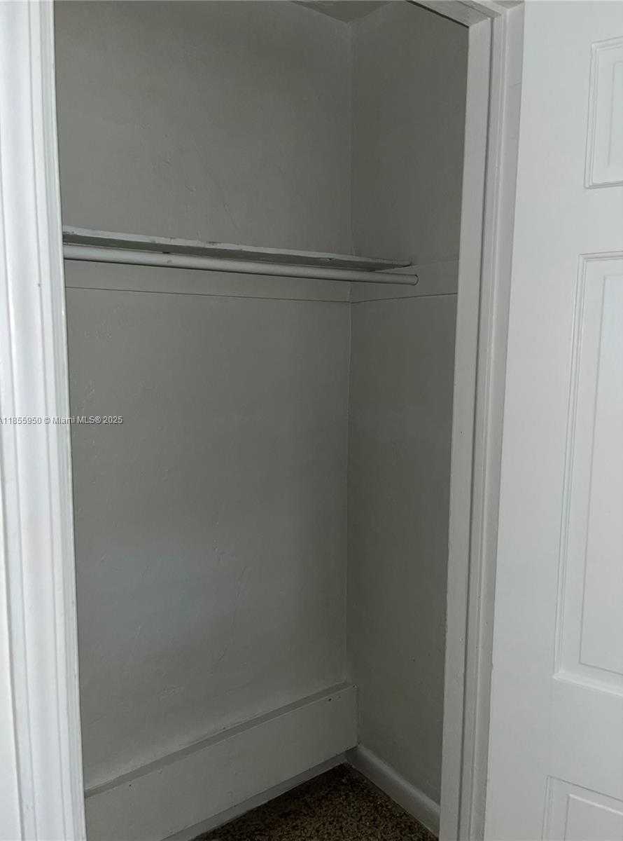 Small Image of 2023 TAYLOR ST #2023, Hollywood Number 7