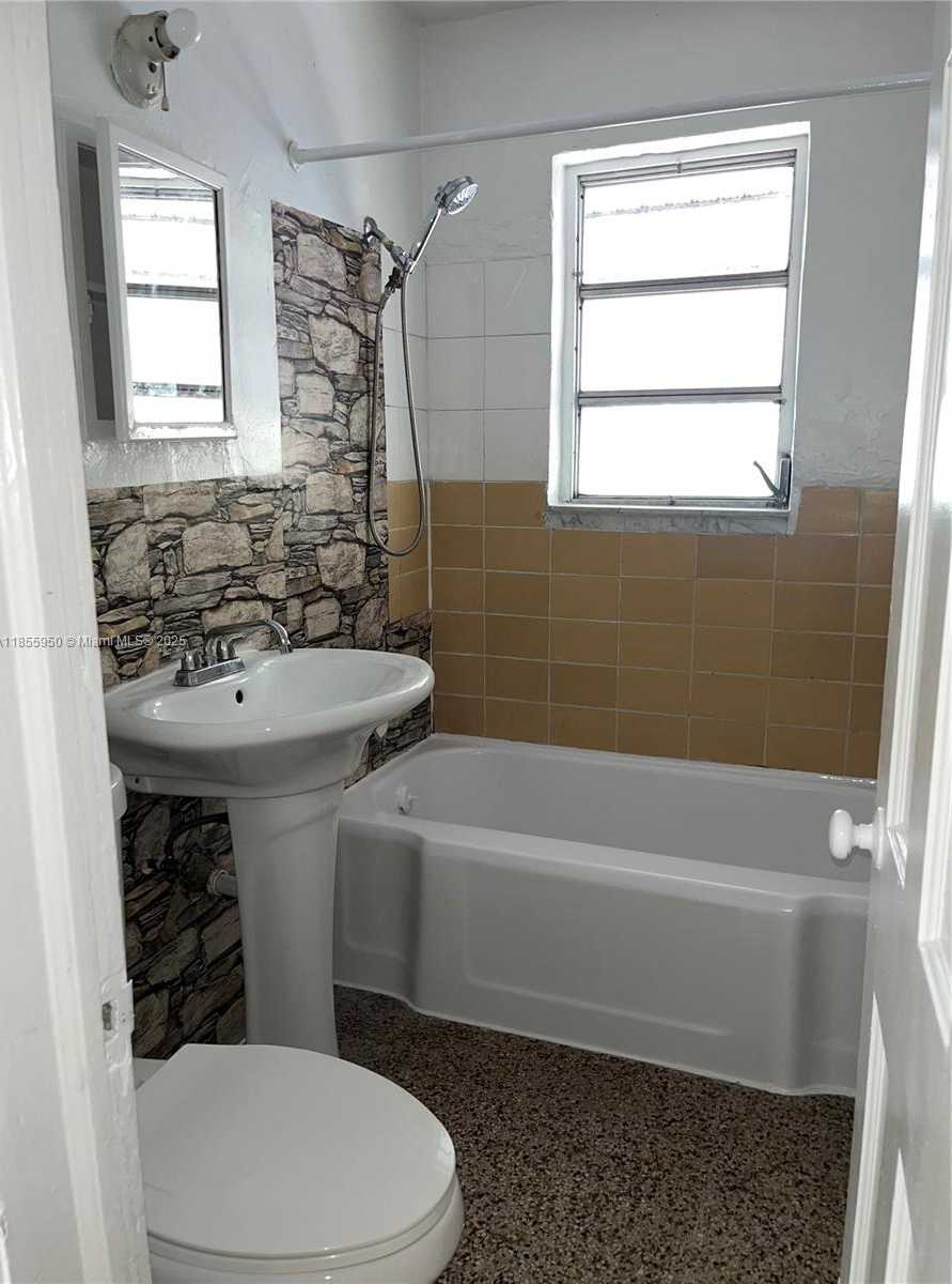 Small Image of 2023 TAYLOR ST #2023, Hollywood Number 8