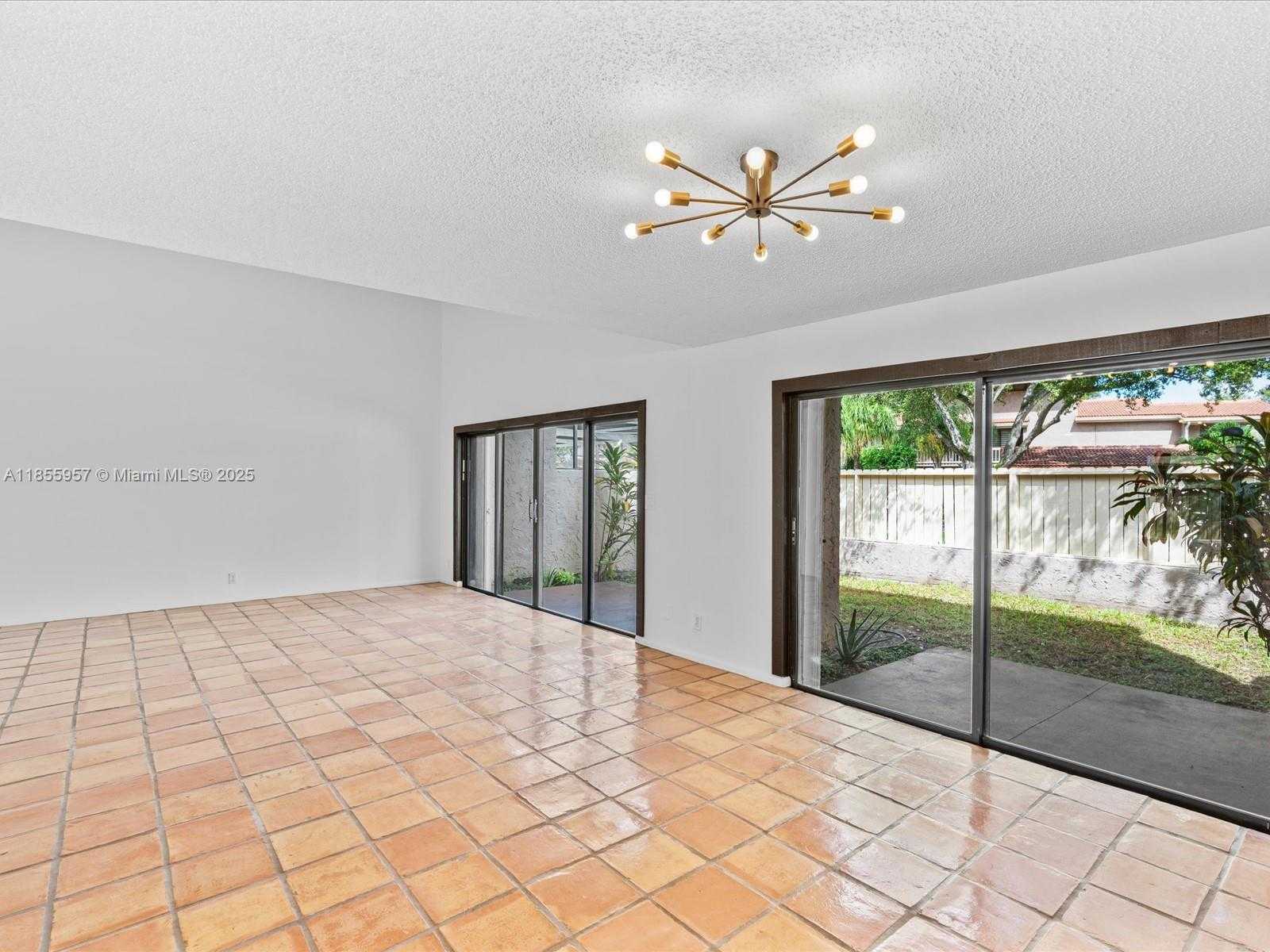 Small Image of 203 BONNIE BRAE WAY #34, Hollywood Number 11