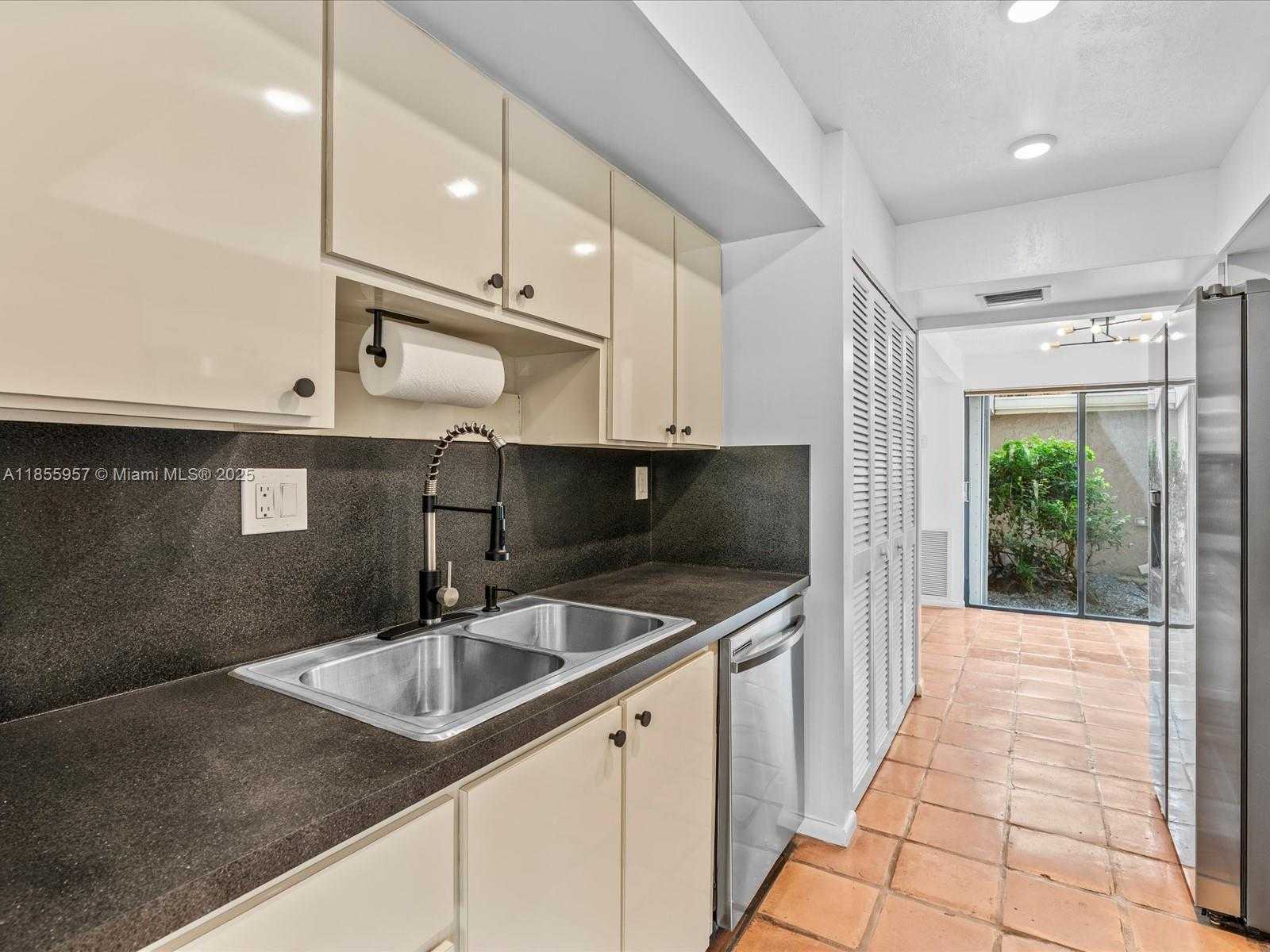 Small Image of 203 BONNIE BRAE WAY #34, Hollywood Number 15