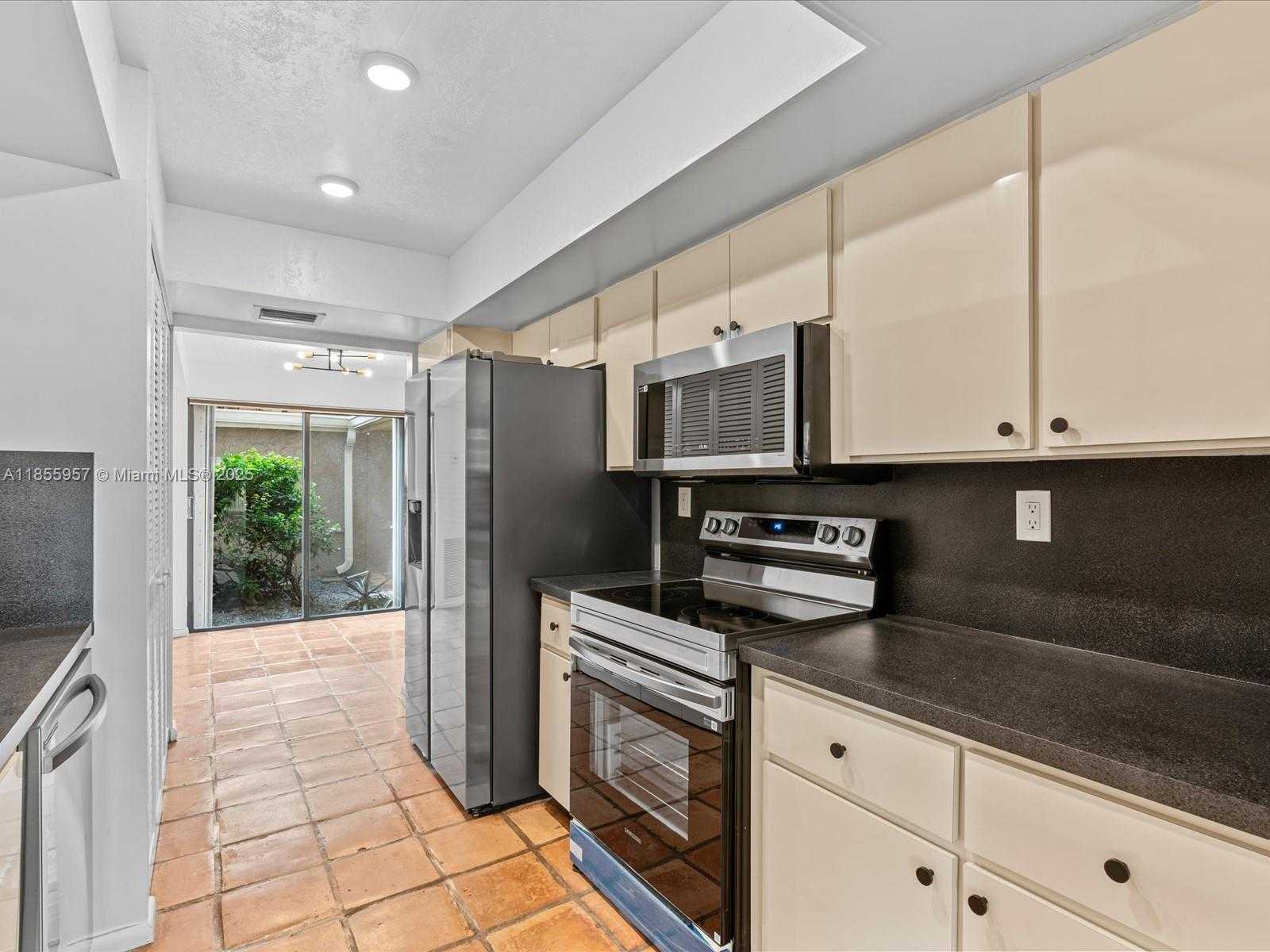 Small Image of 203 BONNIE BRAE WAY #34, Hollywood Number 16