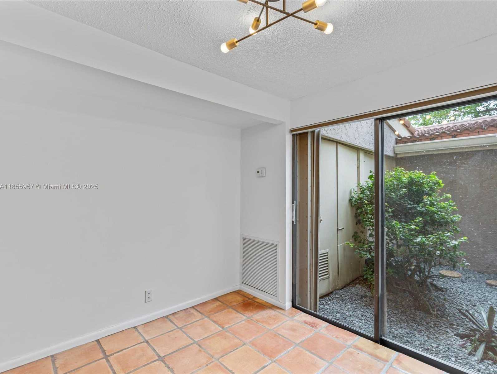 Small Image of 203 BONNIE BRAE WAY #34, Hollywood Number 17