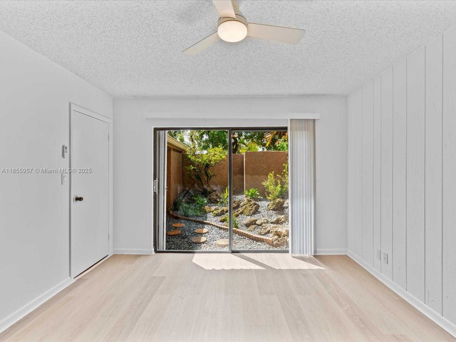 Small Image of 203 BONNIE BRAE WAY #34, Hollywood Number 19