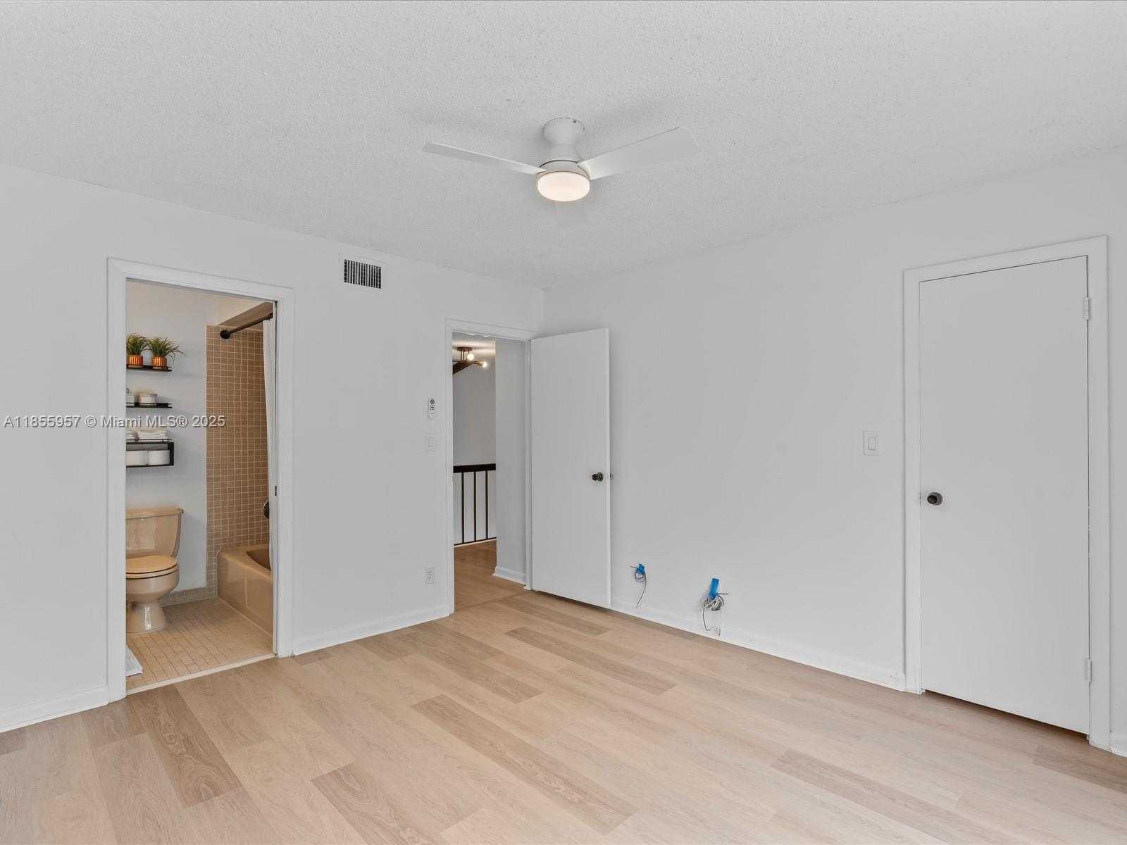 Small Image of 203 BONNIE BRAE WAY #34, Hollywood Number 25