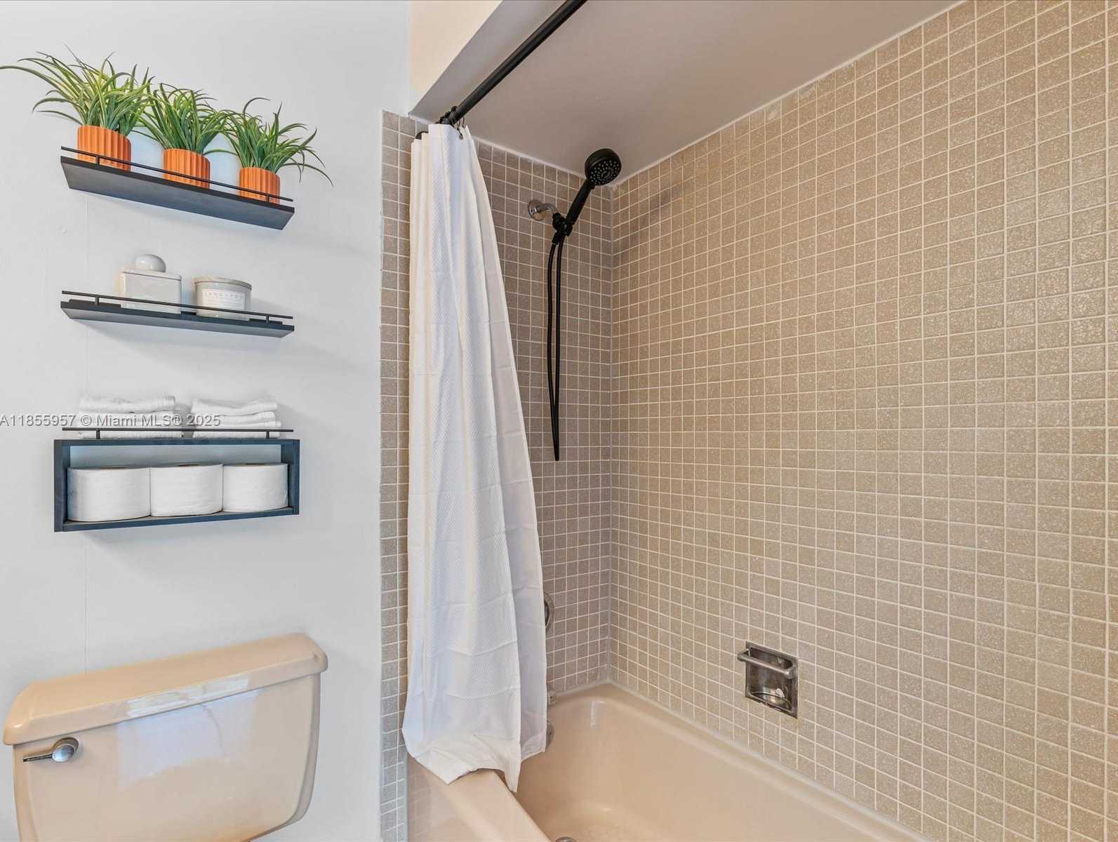 Small Image of 203 BONNIE BRAE WAY #34, Hollywood Number 27