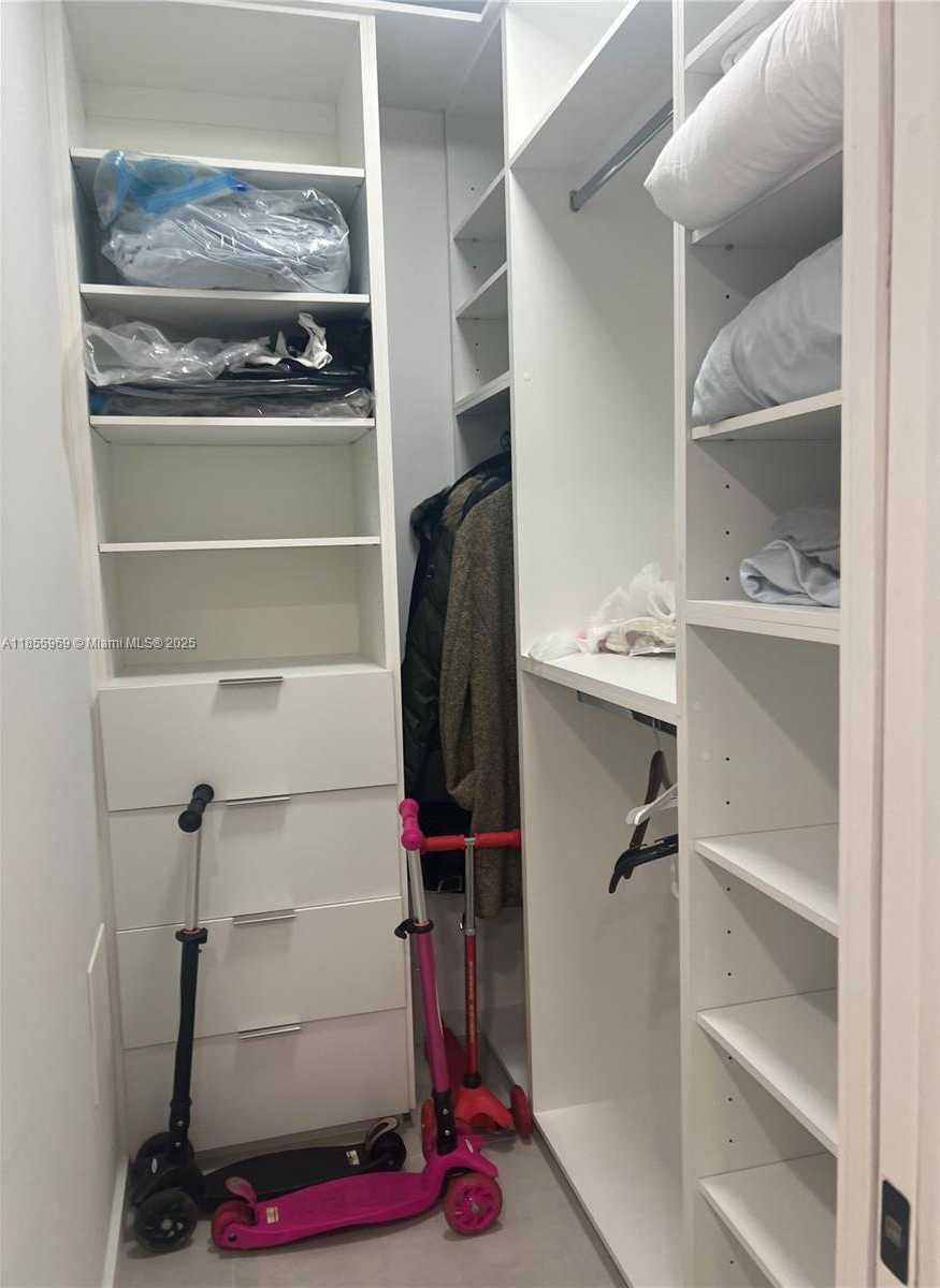 Small Image of 20191 EAST COUNTRY CLUB DR #1510, Aventura Number 19