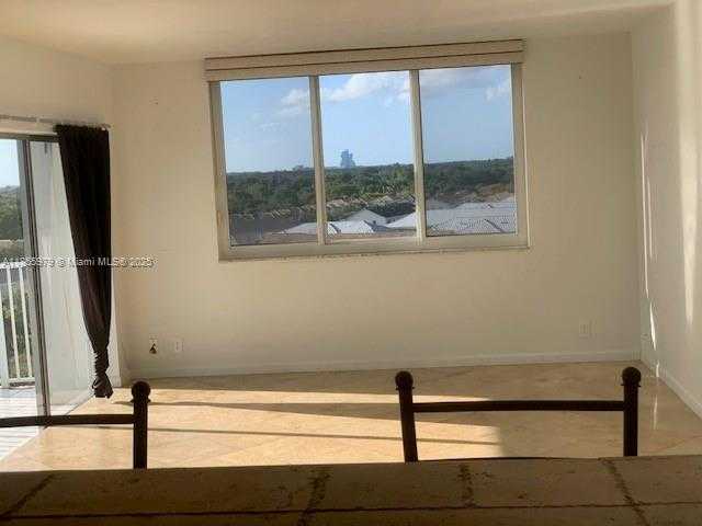 Small Image of 4200 HILLCREST DR #800, Hollywood Number 10